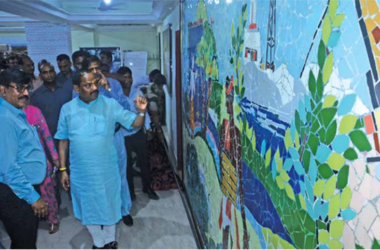 shri raghubar das, chief minister, jharkhand inaugurating 'wall mural' in hec
